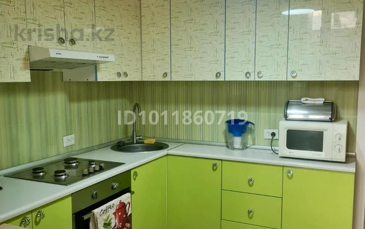 3-комнатная квартира · 70 м² · 4/5 этаж, мкр Самал-1 за 420 000 ₸ в Алматы, Медеуский р-н — фото 2