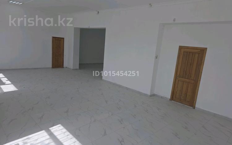 Свободное назначение, офисы, магазины и бутики, медцентры и аптеки · 200 м² за 300 000 ₸ в Атырау, мкр Геолог — фото 2