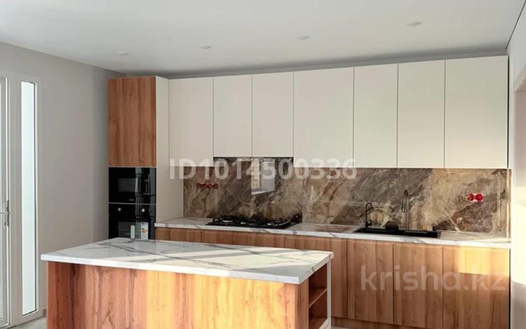 3-комнатная квартира · 147 м² · 8/9 этаж, мкр Северо-Восток, Оракбаева 1Б — Улица Щорса, рядом с СОШ #23 за 61 млн ₸ в Уральске — фото 2