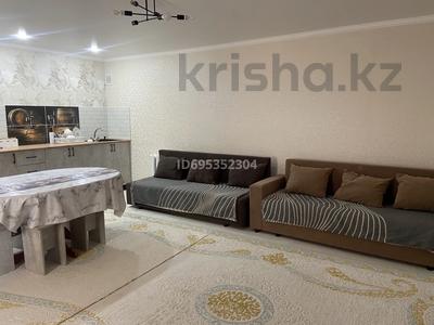 2-комнатная квартира · 80 м² · 4/5 этаж, Казыбек Нуржанов 96 — 17 квартал за 15 000 ₸ в Балхаше