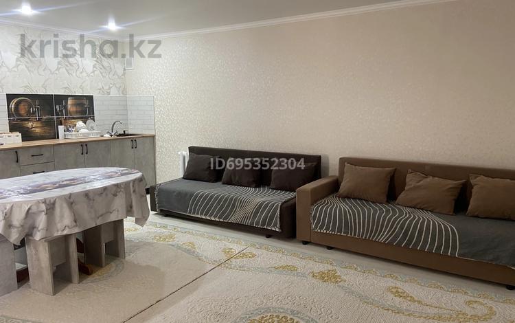 2-комнатная квартира · 80 м² · 4/5 этаж, Казыбек Нуржанов 96 — 17 квартал за 15 000 ₸ в Балхаше — фото 13