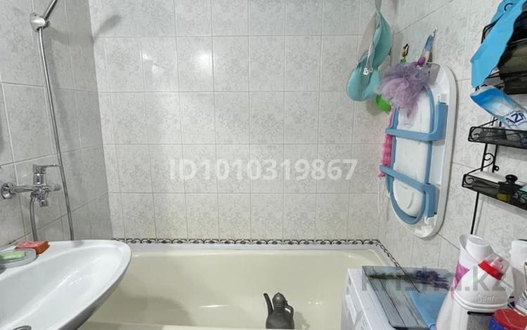 2-комнатная квартира · 50 м² · 2/9 этаж, мкр Жилгородок, Жилгородок ш/а. 49 за 16.3 млн 〒 в Актобе — фото 2