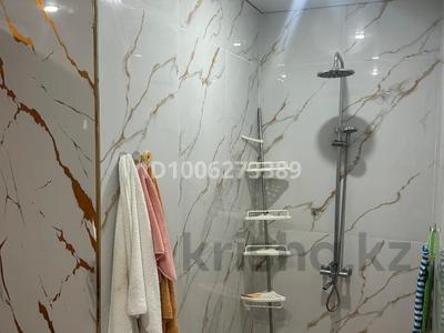 Отдельный дом · 1 комната · 150 м² · 8 сот., мкр Аксай, Ақжар 10 17 — Мектеп садик маршрут, мини маркет за 15 млн 〒 в Атырау