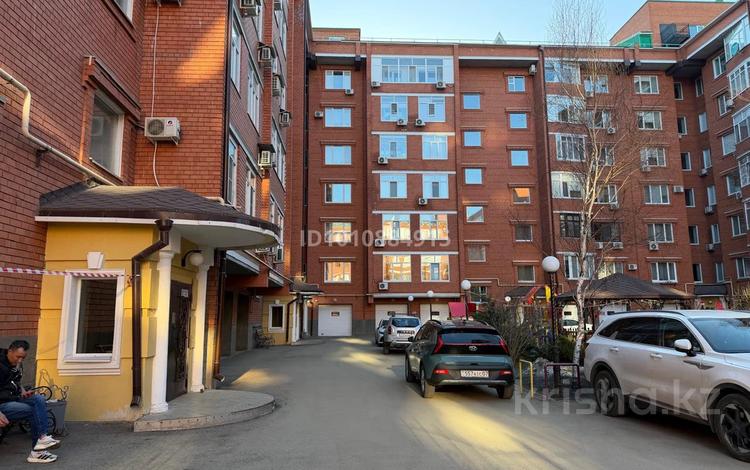3-бөлмелі пәтер · 110 м² · 3/7 қабат, Пр Назарбаева 233/3, бағасы: 60 млн ₸ в Уральске — фото 2