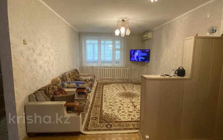 3-комнатная квартира · 60.2 м² · 2/5 этаж, Молдагулова — Торговая база за 22.9 млн ₸ в Уральске — фото 2