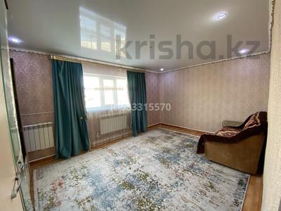Отдельный дом · 2 комнаты · 72 м² · 6 сот., 12мкрн 42 за 20 млн 〒 в Актобе