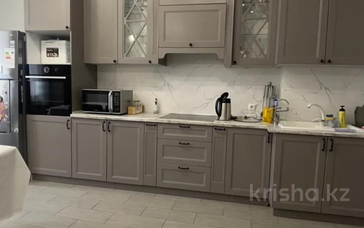 4-комнатная квартира · 200 м² · 6/12 этаж, Достык 14 за 1.2 млн ₸ в Астане, Есильский р-н — фото 2