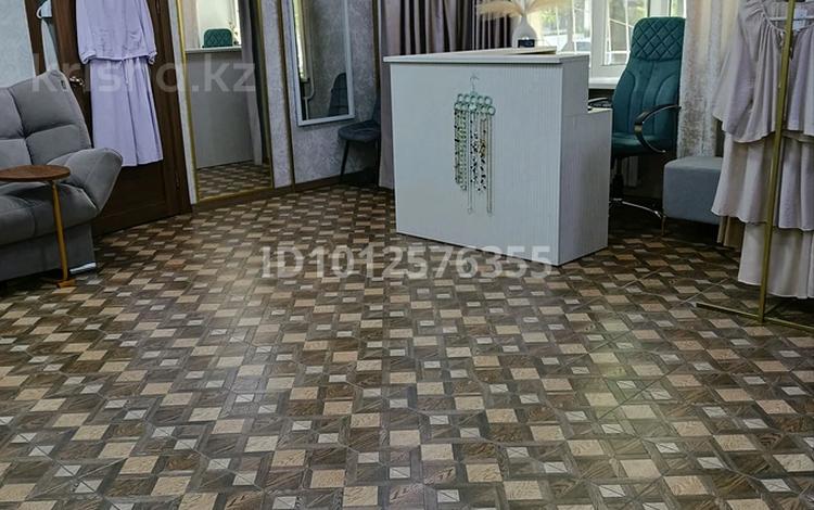 Магазин одежды · 77 м², бағасы: 53 млн ₸ в Костанае — фото 2