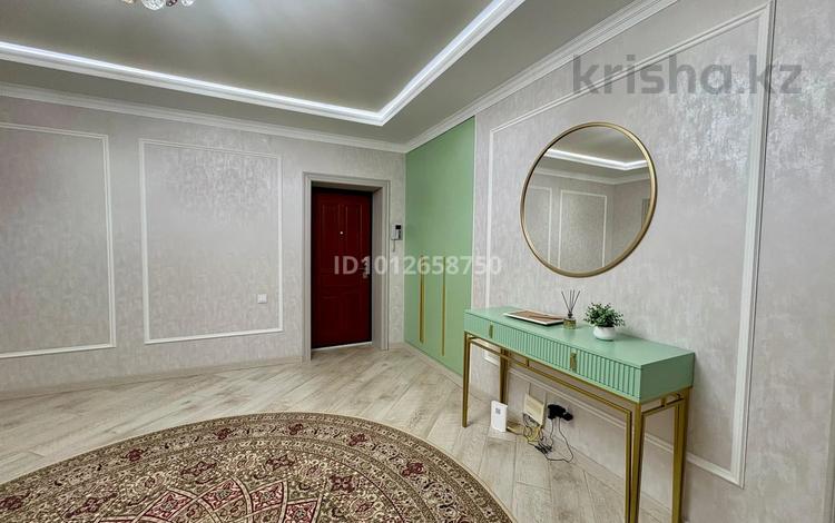 3-комнатная квартира · 135 м² · 1/10 этаж, Абылхаир хана 30А — район маг Электрон за 50 млн ₸ в Актобе — фото 2