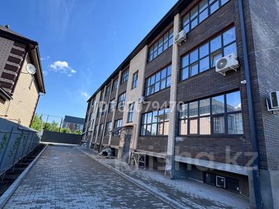 1-бөлмелі пәтер · 64 м² · 3/3 қабат, Ниеткалиева 2, бағасы: 29 млн ₸ в Уральске