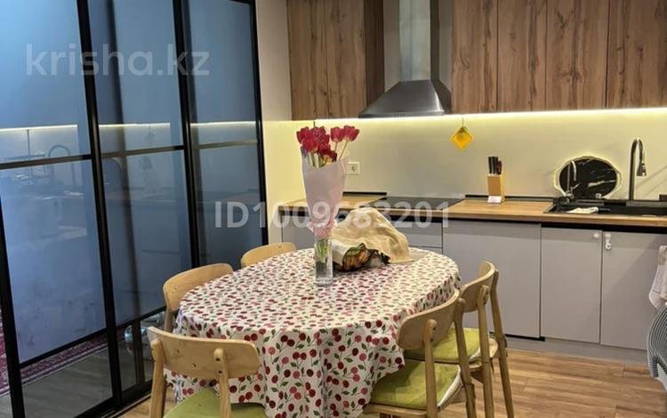 3-комнатная квартира · 70 м² · 4/16 этаж, Жарокова 218 — Жарокова-Утепова за 550 000 〒 в Алматы, Бостандыкский р-н — фото 2