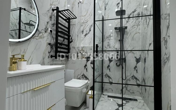 3-бөлмелі пәтер · 111.4 м² · 2/5 қабат, ул. Ораза Татеулы 100В, бағасы: 46 млн ₸ в Актобе, мкр Авиатор — фото 2