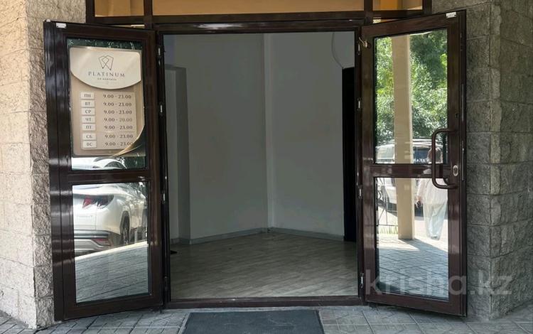 Свободное назначение, офисы, магазины и бутики, салоны красоты, медцентры и аптеки, образование, развлечения, конференц-залы, кабинеты и рабочие места, студии · 140 м² за 1.4 млн ₸ в Алматы, Алмалинский р-н — фото 2