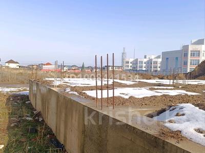 Жер телімі · 8 сотық, мкр Мадениет Айткеш көшесі 17 — 196 мектеп жанында, 8соток, бөлінетін жер. 12*13фундамент құйылған., бағасы: 37 млн 〒 в Алматы, Алатауский р-н
