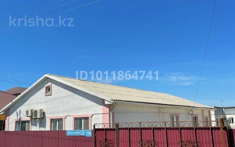 Жеке үй · 4 бөлме · 160 м² · 10 сот., ул. Сатана Шореева 106, бағасы: 21 млн ₸ в Атырау, мкр Авангард-2 — фото 2