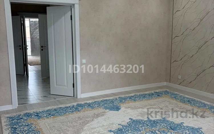 3-комнатная квартира · 107 м² · 6/9 этаж, Самал 70/3 за 300 000 ₸ в Уральске — фото 2
