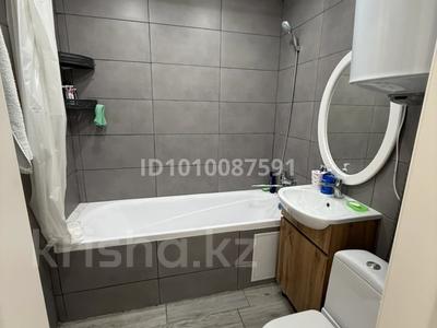 1-комнатная квартира · 32.7 м² · 1/5 этаж, Майкудук, 13й микрорайон 17 за 9.7 млн 〒 в Караганде, Алихана Бокейханова р-н