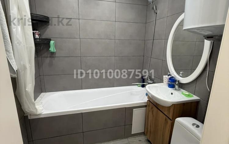 1-комнатная квартира · 32.7 м² · 1/5 этаж, Майкудук, 13й микрорайон 17 за 9.7 млн ₸ в Караганде, Алихана Бокейханова р-н — фото 3
