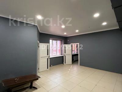 Свободное назначение, офисы, магазины и бутики, склады, азс, автосервисы и автомойки, общепит, салоны красоты, бани, гостиницы и зоны отдыха, фитнес и спорт, медцентры и аптеки, образование, развлечения, конференц-залы, кабинеты и рабочие места, студии · 471 м² за 850 000 〒 в Актобе, мкр. Алтын орда