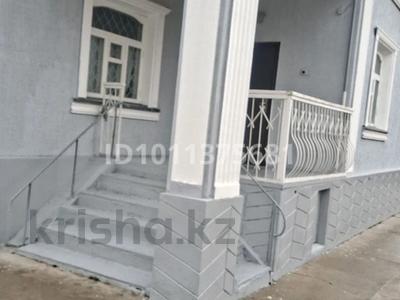 Жеке үй · 4 бөлме · 160 м² · 10 сот., Курылысшы 18 — Находится возле Район Самал, бағасы: 300 000 〒 в Туркестане