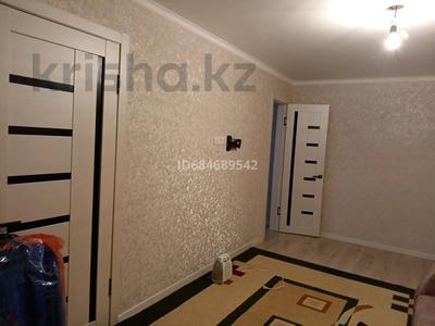 3-комнатная квартира, 42 м², 1/3 этаж, Пришахтинск, 21й микрорайон 19 за 11.8 млн 〒 в Караганде, Алихана Бокейханова р-н