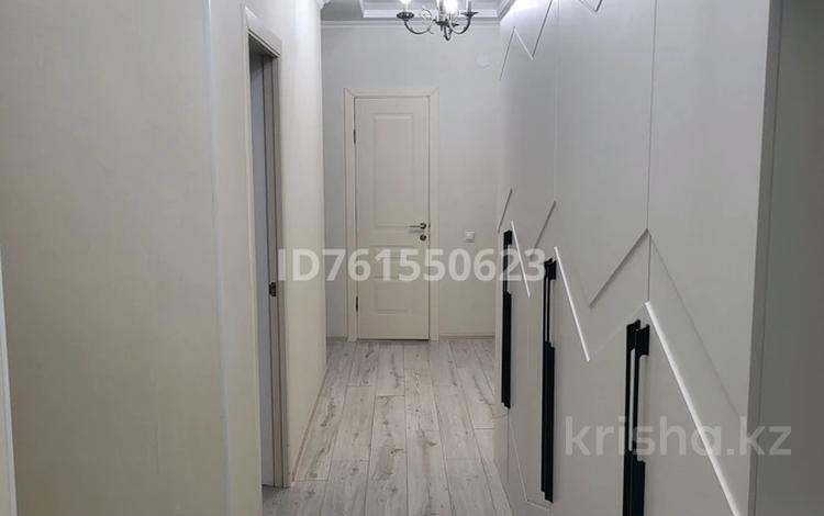 3-комнатная квартира · 80.8 м² · 7/9 этаж, мкр Нурсая, Таумуш Жумагалиев 15 за 35 млн ₸ в Атырау — фото 9