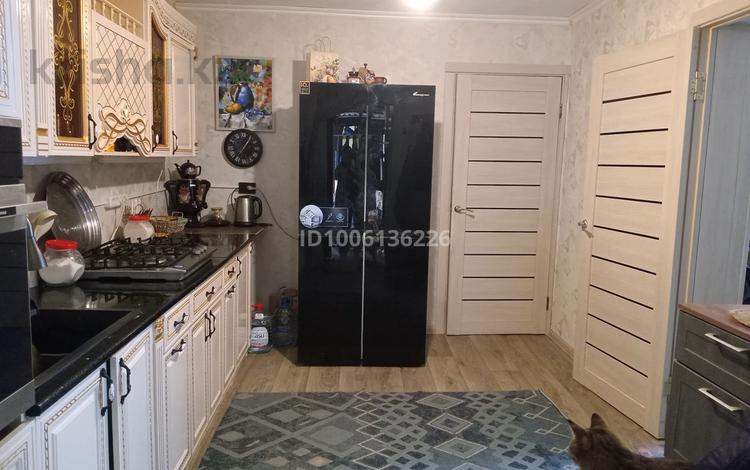 Отдельный дом · 4 комнаты · 100 м² · 5 сот., Рыжова 82 А — Школы 12 за 22.5 млн 〒 в Петропавловске — фото 2