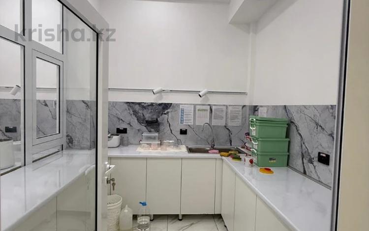 Свободное назначение, медцентры и аптеки · 216 м² за 205 млн ₸ в Актобе — фото 2