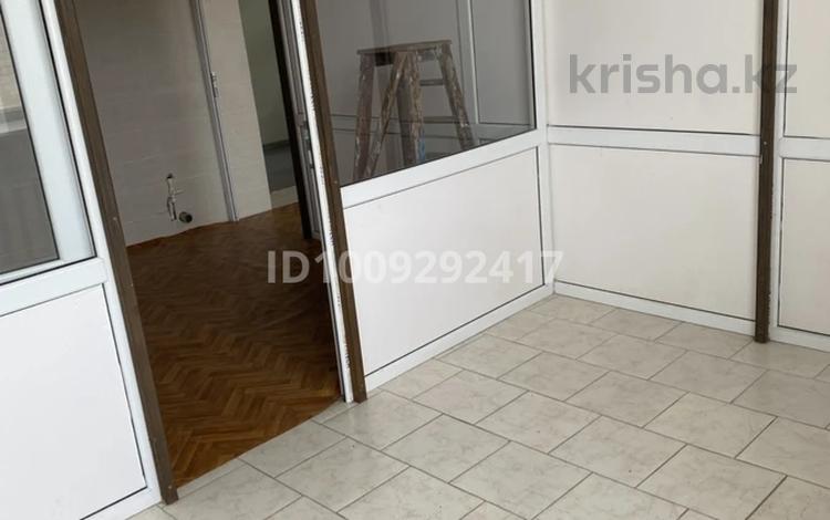 3 комнаты · 42 м², мкр Новый Город, Резника 14 а 1 за 84 000 ₸ в Караганде, Казыбек би р-н — фото 2