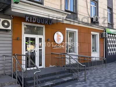 Свободное назначение, офисы, магазины и бутики, общепит, салоны красоты, медцентры и аптеки, образование, кабинеты и рабочие места, студии · 75 м² за 650 000 ₸ в Семее