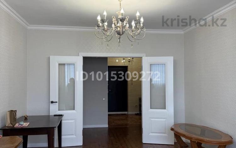 3-комнатная квартира · 102 м² · 13/16 этаж, мкр Самал-1 9/2 за 700 000 ₸ в Алматы, Медеуский р-н — фото 2