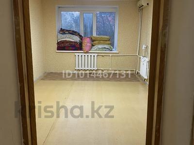3-бөлмелі пәтер · 61.5 м² · 2/5 қабат, Шанхай ш/а., Казангапа 61 — Стадион, поликлиника 1, бағасы: 13 млн ₸ в Актобе, мкр Шанхай