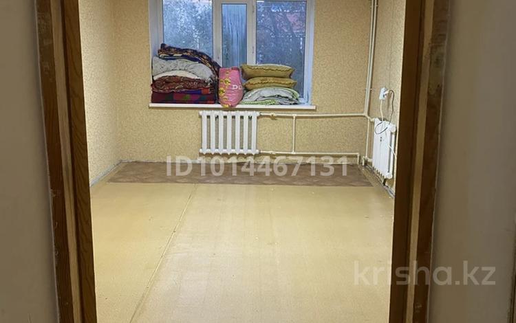 3-бөлмелі пәтер · 61.5 м² · 2/5 қабат, Шанхай ш/а., Казангапа 61 — Стадион, поликлиника 1, бағасы: 13 млн ₸ в Актобе, мкр Шанхай — фото 2