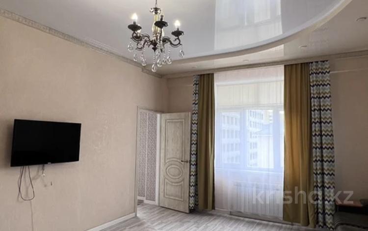 2-комнатная квартира · 52 м² · 8/12 этаж, 16-й мкр 56 за 180 000 ₸ в Актау — фото 2