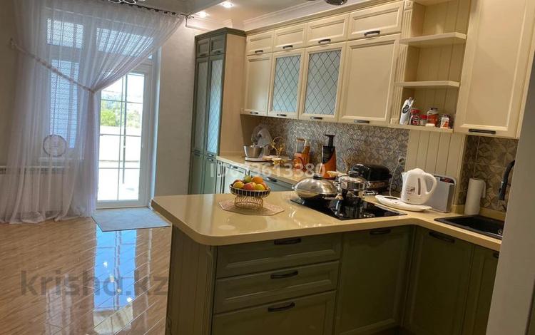 3-комнатная квартира · 150 м² · 3/14 этаж, 10-й мкр 10 за 80 млн 〒 в Актау — фото 2