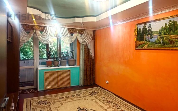 3-бөлмелі пәтер · 62 м² · 3/5 қабат, 21-шағынаудан 14, бағасы: 16 млн ₸ в Караганде, Алихана Бокейханова р-н — фото 2