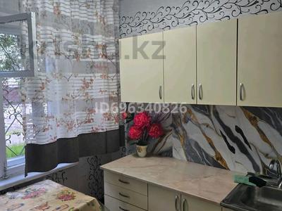 1-комнатная квартира · 34 м² · 1/5 этаж, Пришахтинск, Пришахтинск, 22й микрорайон за 12 000 ₸ в Караганде, Алихана Бокейханова р-н