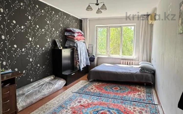 2-бөлмелі пәтер · 54 м² · 4/5 қабат, мкр Аксай-4, бағасы: 35 млн ₸ в Алматы, Ауэзовский р-н — фото 2