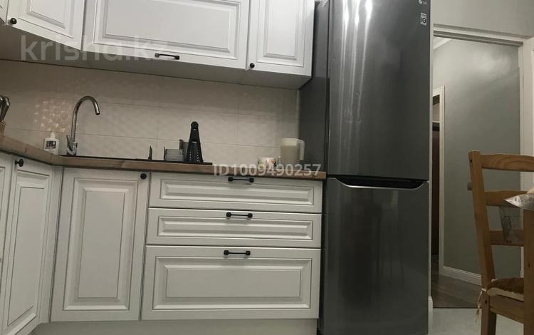 2-комнатная квартира · 77 м² · 3/5 этаж, мкр Нурсая, Мкрн Нурсая за 250 000 ₸ в Атырау — фото 2