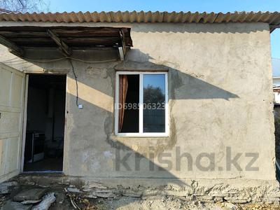 Отдельный дом · 1 комната · 30 м² · 6 сот., Байзакбатыр 101 — Возле магазина Аяжан за 35 000 ₸ в Таразе