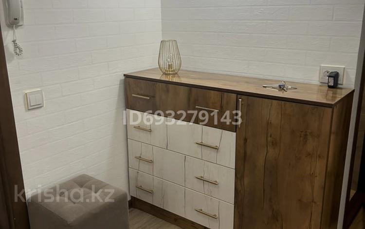 3-бөлмелі пәтер · 63 м² · 3/5 қабат, Абая — Кашгари, бағасы: 300 000 ₸ в Таразе — фото 2