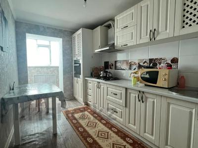 3-бөлмелі пәтер, 70 м², 10/10 қабат, мкр 8, Бр Жубановых 285, бағасы: 17.5 млн 〒 в Актобе, мкр 8