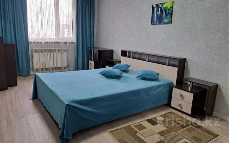 3-комнатная квартира, 70 м², 10/13 этаж помесячно, Жамбыла 155 — Байзакова