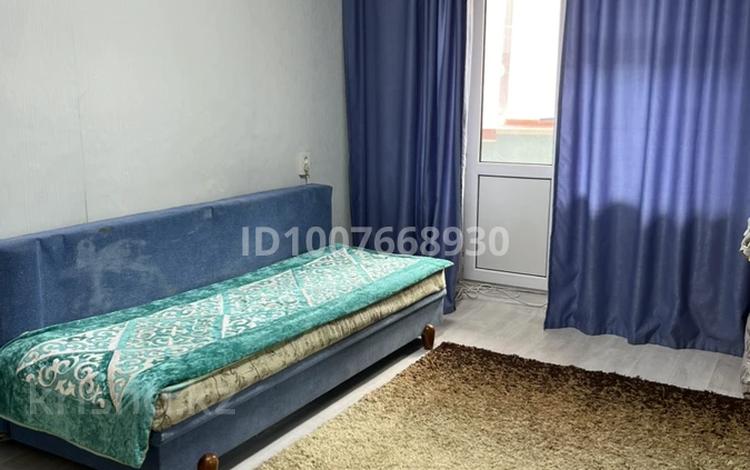 2-комнатная квартира · 56.5 м² · 1/5 этаж, 4 мкр 6 за 14 млн ₸ в Аксае — фото 6