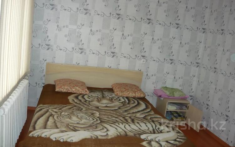 1-комнатная квартира, 33 м², 1/5 этаж посуточно, Ермекова 60 за 6 000 〒 в Караганде, Казыбек би р-н — фото 2