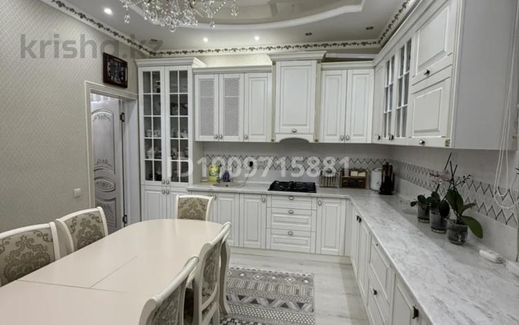 Отдельный дом · 6 комнат · 200 м² · 8 сот., Тауелсиздик 2 за 136 млн ₸ в Абай — фото 2