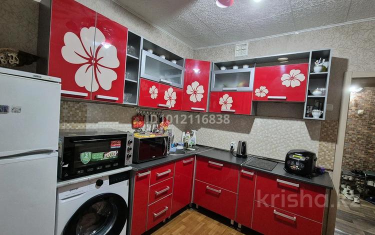 2-бөлмелі пәтер · 44 м² · 4/6 қабат, Кабанбай Батыра 164 — район гостиницы Усть-Каменогорск, бағасы: 11.8 млн ₸ — фото 2