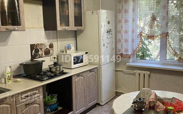 2-комнатная квартира, 45 м², 3/5 этаж помесячно, мкр Аксай-4 73