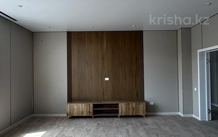 3-бөлмелі пәтер · 109.7 м² · 5/6 қабат, Байтерек 6 б — Между Корзинкой и детской горбольницей, бағасы: 27 млн ₸ в Таразе — фото 2