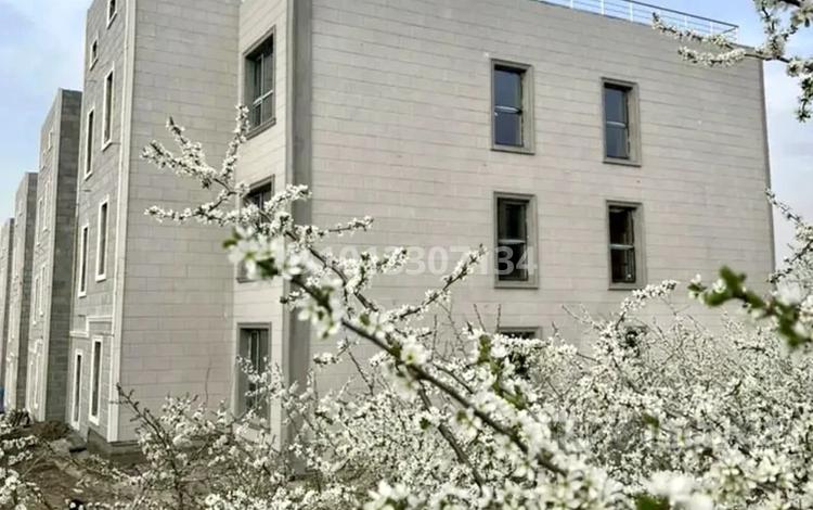 3-комнатная квартира · 82 м² · 1/3 этаж, мкр Таужолы, Жартас участок 45 — Жандосова Жанша Досмухамедова за 29 млн ₸ в Алматы, Наурызбайский р-н — фото 2